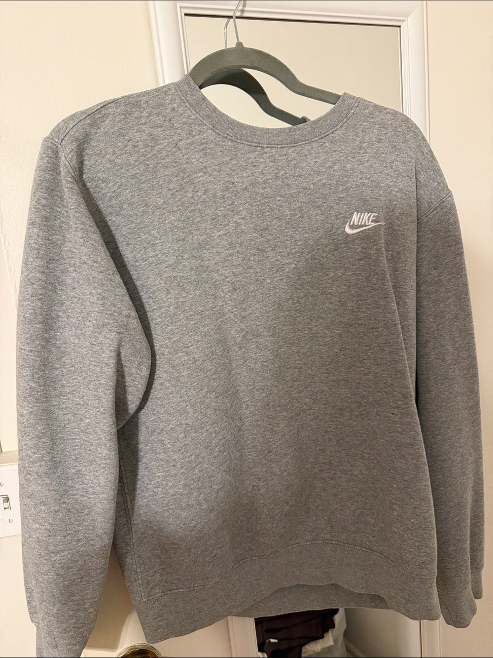 Nike Gray Crewneck Men’s Sweatshirt with Small White Logo